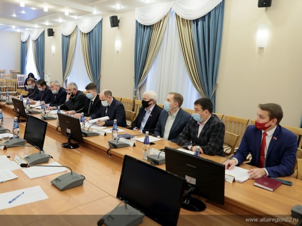 В Правительстве Алтайского края прошло совещание руководителей комитетов и депутатских объединений краевого парламента по вопросам приватизации государственного имущества региона В Правительстве Алтайского края прошло совещание руководителей комитетов и депутатских объединений краевого парламента по вопросам приватизации государственного имущества региона