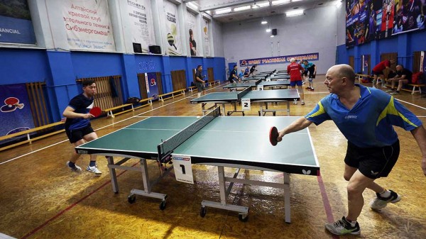 Урок впрок: барнаульские ветераны тенниса разгромили молодых коллег из Республики Алтай. Урок впрок: барнаульские ветераны тенниса разгромили молодых коллег из Республики Алтай.