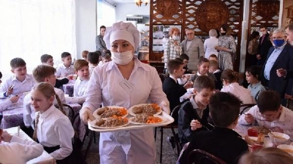 Депутаты АКЗС предлагают увеличить объем средств, которые выделяются из краевого бюджета на организацию питания школьников Депутаты АКЗС предлагают увеличить объем средств, которые выделяются из краевого бюджета на организацию питания школьников
