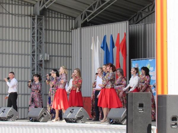 29 мая на Главной площади города Славгорода состоялся праздничный концерт, организованный в рамках всероссийской акции взаимопомощи в рамках всероссийской акции взаимопомощи #МЫВМЕСТЕ.