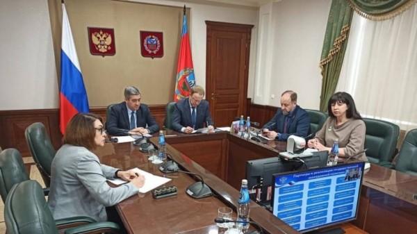 Виктор Томенко принял участие в окружном совещании с главами Сибири о реализации государственной молодежной политики Виктор Томенко принял участие в окружном совещании с главами Сибири о реализации государственной молодежной политики