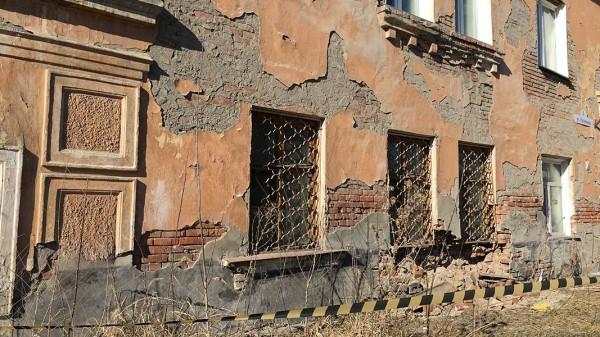 В Рубцовске разрушаются аварийные многоквартирные дома