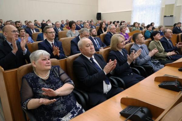 В Правительстве Алтайского края вручили награды лучшим служащим органов местного самоуправления муниципальных образований В Правительстве Алтайского края вручили награды лучшим служащим органов местного самоуправления муниципальных образований