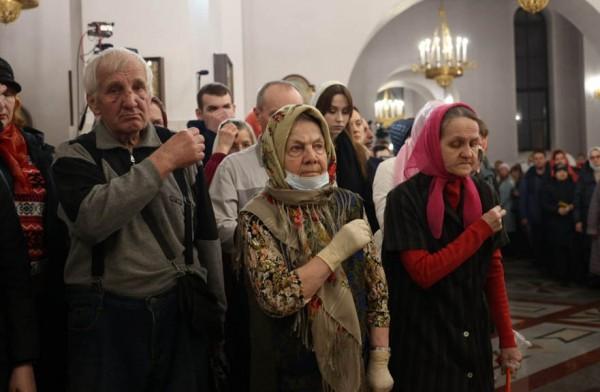 Виктор Томенко посетил пасхальное богослужение в Александро-Невском соборе в Барнауле Виктор Томенко посетил пасхальное богослужение в Александро-Невском соборе в Барнауле