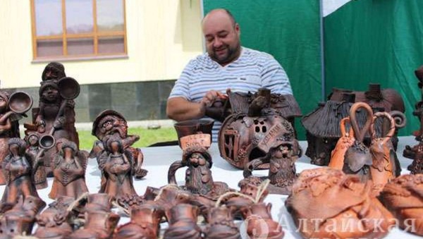 50 работ алтайских ремесленников участвуют в конкурсе &laquo;Сувенир года&raquo;