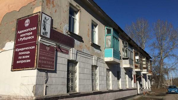 В Рубцовске разрушаются аварийные многоквартирные дома