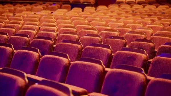 Современную версию фильма «Любовь и голуби» покажут в российских кинотеатрах Современную версию фильма «Любовь и голуби» покажут в российских кинотеатрах
