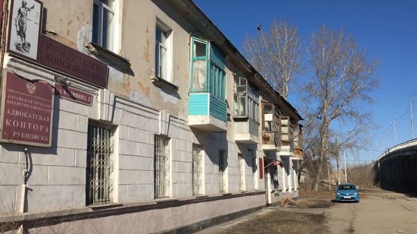 Еще один жилой дом начал разрушаться в Рубцовске Еще один жилой дом начал разрушаться в Рубцовске