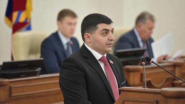 Депутаты Молодежного Парламента Алтайского края предлагают включить категорию «электросамокаты» в ПДД Депутаты Молодежного Парламента Алтайского края предлагают включить категорию «электросамокаты» в ПДД