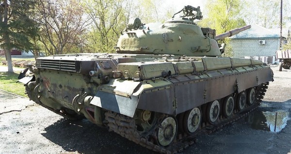 В Шелаболихе установили на мемориале боевой танк В Шелаболихе установили на мемориале боевой танк