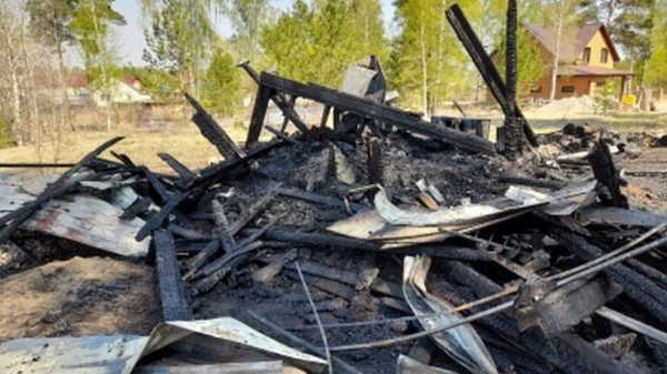 Возбуждено уголовное дело по факту гибели при пожаре 13-летней девочки в Алтайском крае Возбуждено уголовное дело по факту гибели при пожаре 13-летней девочки в Алтайском крае