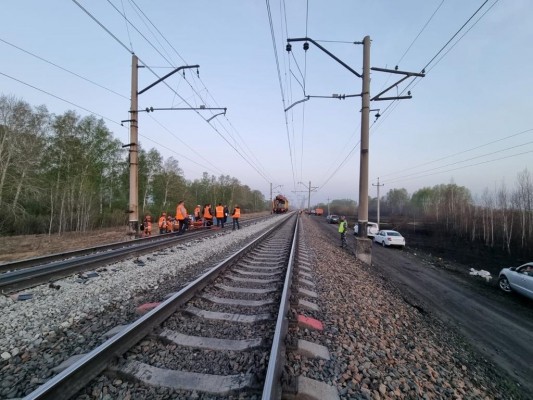 В Новосибирской области тепловоз наехал на трех путейцев, которые ремонтировали жд полотно В Новосибирской области тепловоз наехал на трех путейцев, которые ремонтировали жд полотно