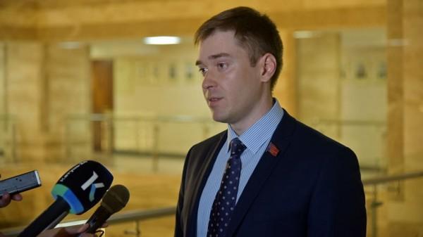 Артем Сафонов: &laquo;Законопроект о дополнительных мерах поддержки медиков поможет привлечь в отрасль больше тысячи молодых медработников&raquo;