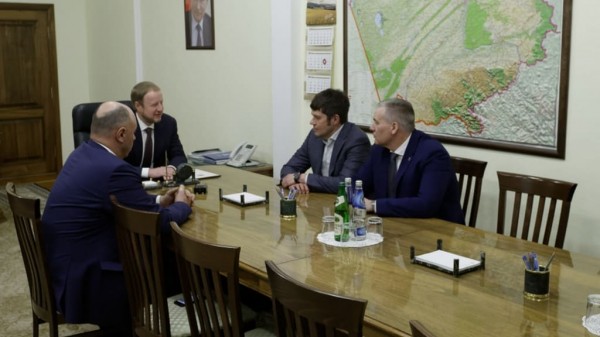 Виктору Томенко представили нового руководителя УФНС по Алтайскому краю Виктору Томенко представили нового руководителя УФНС по Алтайскому краю