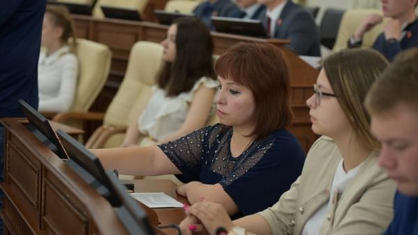 Депутаты Молодежного Парламента Алтайского края предлагают включить категорию «электросамокаты» в ПДД Депутаты Молодежного Парламента Алтайского края предлагают включить категорию «электросамокаты» в ПДД