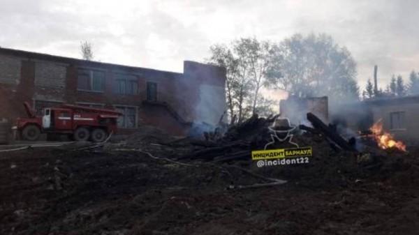 Сильный пожар произошел в Заринском районе