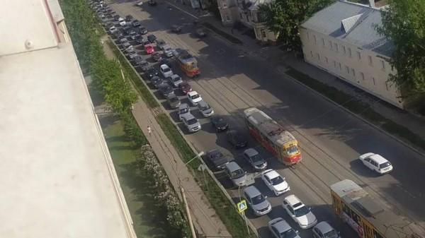 Понедельник – день тяжелый: в Барнауле рабочая неделя началась с гигантских пробок Понедельник – день тяжелый: в Барнауле рабочая неделя началась с гигантских пробок
