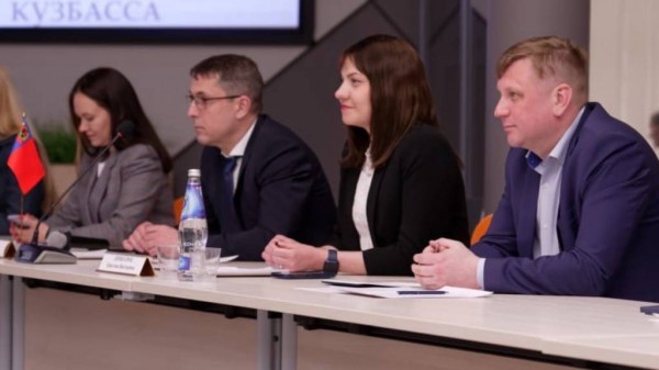 Алтайский край и Кемеровская область обновят дорожную карту развития сотрудничества Алтайский край и Кемеровская область обновят дорожную карту развития сотрудничества