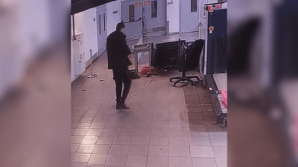 В аэропорте Владивостока задержали алтайского дебошира за умышленное повреждение оборудования