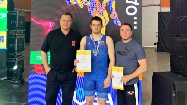 Каменский борец Роман Демин завоевал золото первенства России