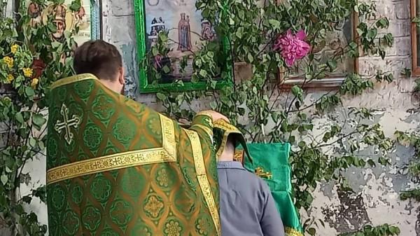 В старинном Богоявленском храме Камня возобновились богослужения В старинном Богоявленском храме Камня возобновились богослужения