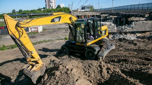 В Барнауле продолжается демонтаж моста на Новом рынке В Барнауле продолжается демонтаж моста на Новом рынке