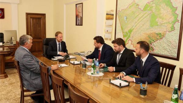 Виктор Томенко провёл встречу с Генеральным директором Росагролизинга Павлом Косовым