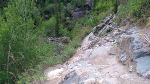 На Алтае погибла туристка во время подъема на водопад Учар