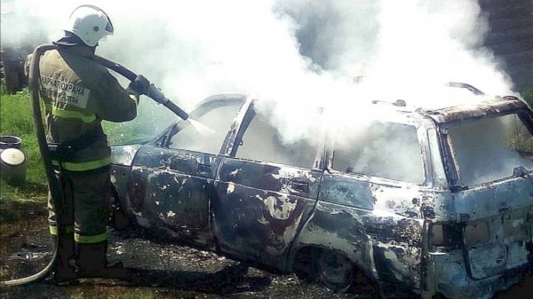 В Горном Алтае сгорел легковой автомобиль В Горном Алтае сгорел легковой автомобиль