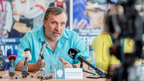 Четыре ведущих новосибирских театра привезли свои спектакли в Барнаул