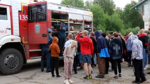 Спасатели из Алтайского края проводят Всероссийскую акцию &laquo;Мои безопасные каникулы&raquo;