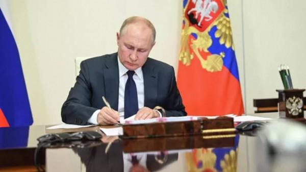 Владимир Путин объявил 2023 год в России Годом педагога и наставника Владимир Путин объявил 2023 год в России Годом педагога и наставника