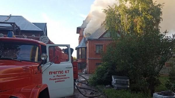 В садоводстве «Лесная поляна» под Барнаулом тушат жилой дом В садоводстве «Лесная поляна» под Барнаулом тушат жилой дом