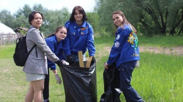 В Рубцовске провели флэшмоб у реки