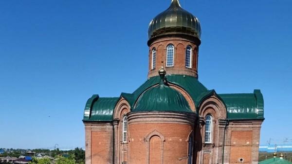 В старинном Богоявленском храме Камня возобновились богослужения В старинном Богоявленском храме Камня возобновились богослужения