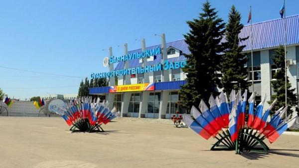 Улицы Барнаула украсили ко Дню России