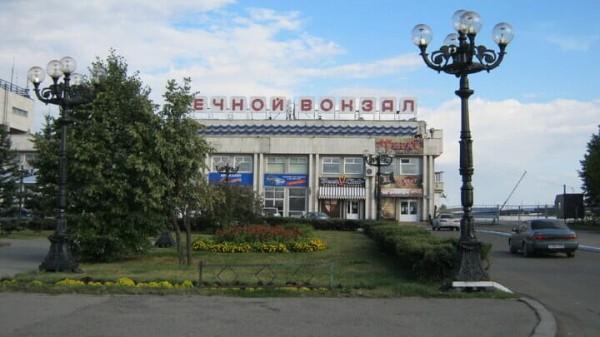 Когда опустеют гнезда. Снос здания речного вокзала в Барнауле приостановили из-за ласточек