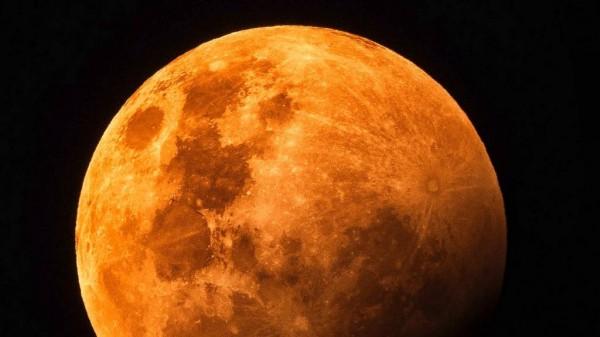 Жители Алтайского края увидят оранжевую Луну 14 июня Жители Алтайского края увидят оранжевую Луну 14 июня