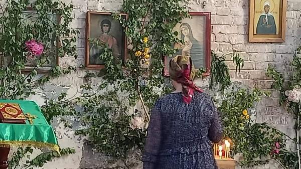 В старинном Богоявленском храме Камня возобновились богослужения В старинном Богоявленском храме Камня возобновились богослужения