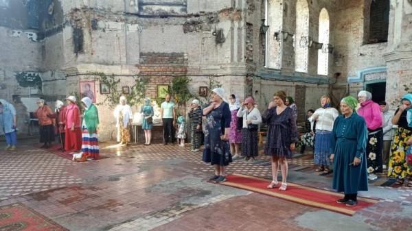 В старинном Богоявленском храме Камня возобновились богослужения В старинном Богоявленском храме Камня возобновились богослужения