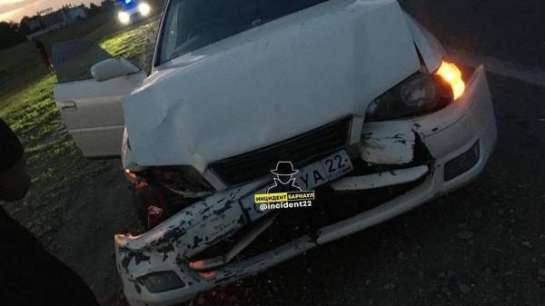 На трассе Барнаул — Павловск столкнулись два автомобиля На трассе Барнаул — Павловск столкнулись два автомобиля