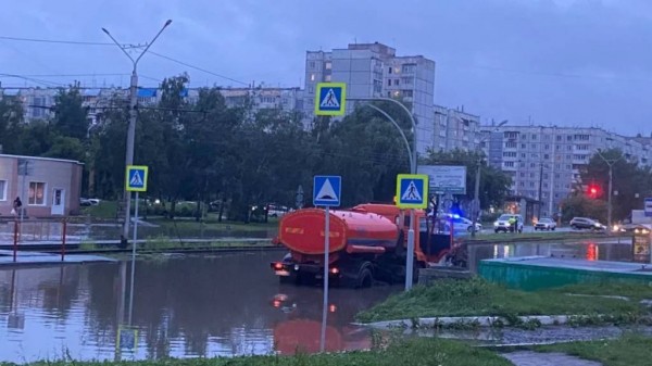 Улицы Барнаула затопило дождём Улицы Барнаула затопило дождём