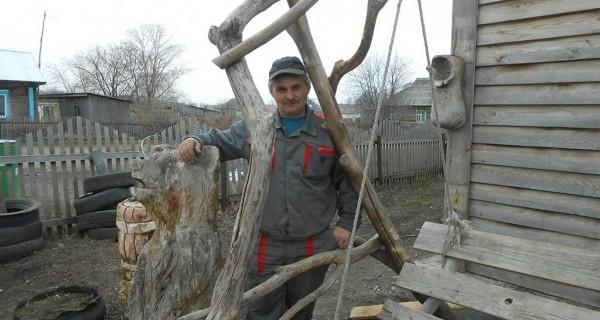 С помощью бензопилы житель алтайского села создает произведения искусств С помощью бензопилы житель алтайского села создает произведения искусств