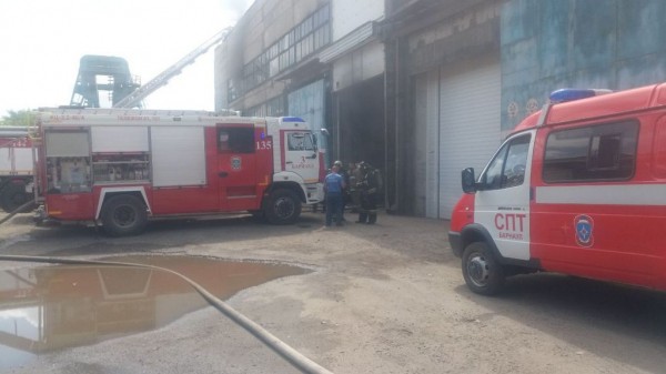 В Барнауле ликвидировали пожар в производственном здании на улице Северо-Западной