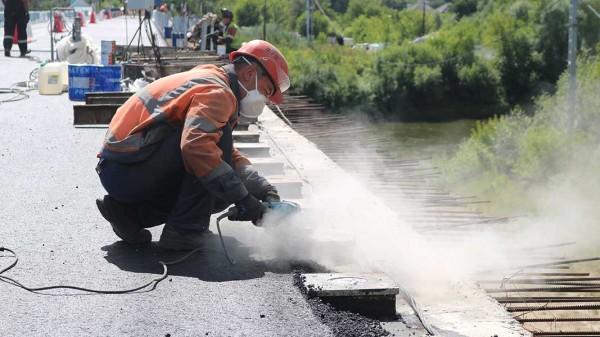 Подарок на День металлурга преподнесли дорожники жителям Заринска Подарок на День металлурга преподнесли дорожники жителям Заринска