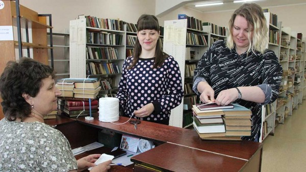В Камне-на-Оби библиотекари реализуют сразу два проекта модернизации районной библиотеки