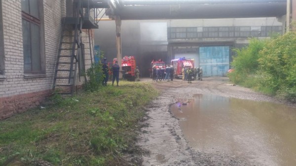 В Барнауле ликвидировали пожар в производственном здании на улице Северо-Западной