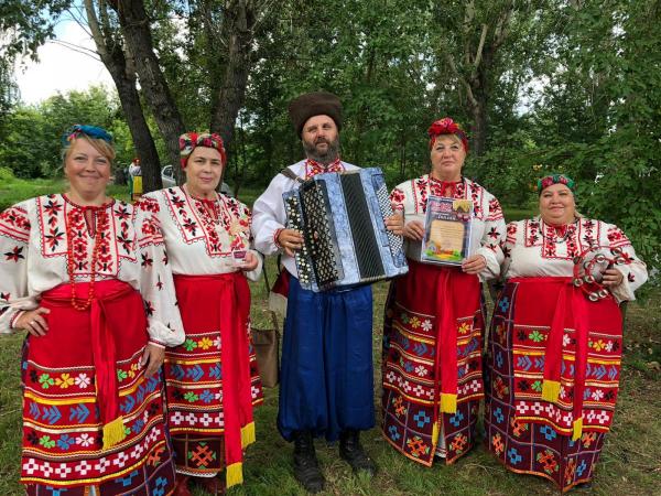 Ансамбль украинской песни «Вареники» отмечен дипломом за активное участие и сохранение народных традиций. Ансамбль украинской песни «Вареники» отмечен дипломом за активное участие и сохранение народных традиций.