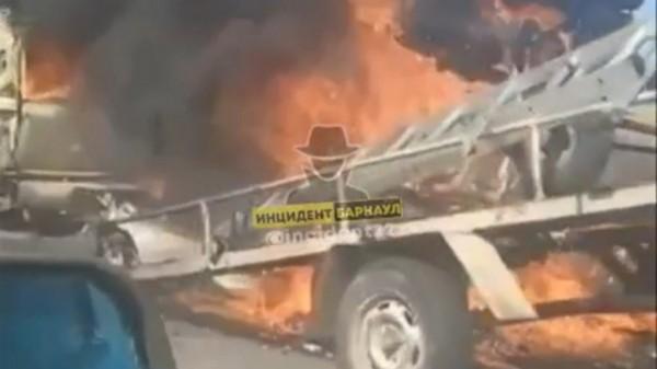 На трассе рядом со Славгородом полностью сгорел автомобиль На трассе рядом со Славгородом полностью сгорел автомобиль