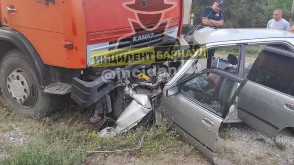 Человек погиб в лобовом ДТП с «КАМАЗом» в Яровом Человек погиб в лобовом ДТП с «КАМАЗом» в Яровом